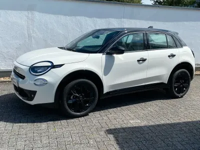 Neu Fiat 600 Street 101 PS (74 kW) 2026 Weiß SUV