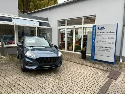 Usado Ford Kuga ST-Line X 152 HP (111 kW) 2021 Azul SUV
