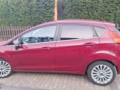 Usata Ford Fiesta Titanium 82 CV (60 kW) 2009 Rosso Utilitaria