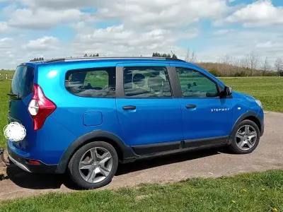 Gebraucht Dacia Lodgy Stepway 116 PS (85 kW) 2021 Blau Van / Kleinbus
