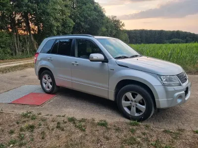 Gebraucht Suzuki Grand Vitara Comfort 129 PS (94 kW) 2013 Silber SUV