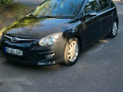 Gebraucht Hyundai i30 126 PS (92 kW) 2010 Schwarz Kombi