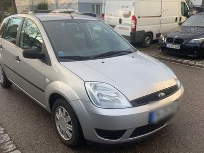 Gebraucht Ford Fiesta 80 PS (58 kW) 2005 Silber Kleinwagen