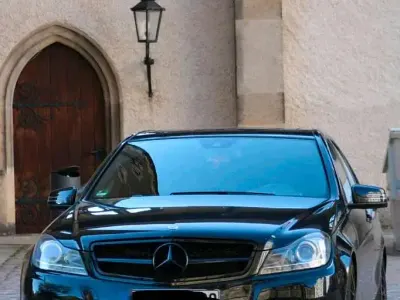 Używany Mercedes C250 204 KM (150 kW) 2013 Czarny Sedan/Limuzyna