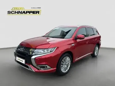 Gebraucht Mitsubishi Outlander P-HEV Top 224 PS (164 kW) 2019 Rot Limousine