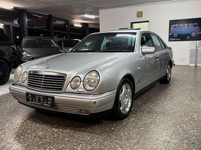 Gebraucht Mercedes E230 Avantgarde 150 PS (110 kW) 1996 Silber Limousine
