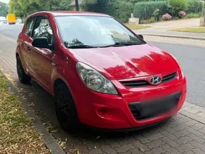 Gebraucht Hyundai i20 75 PS (55 kW) 2010 Rot Kleinwagen
