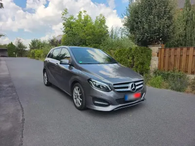 Gebraucht Mercedes B180 122 PS (89 kW) 2018 Grau Kleinwagen