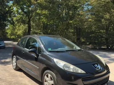 Gebraucht Peugeot 207 73 PS (53 kW) 2009 Schwarz Coupé
