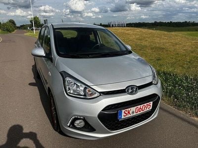 Gebraucht Hyundai i10 Intro Edition 67 PS (49 kW) 2014 Silber Kleinwagen