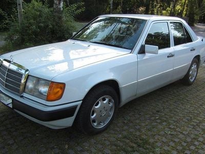 Second-hand Mercedes E260 160 CP (117 kW) 1990 Alb Berlinǎ