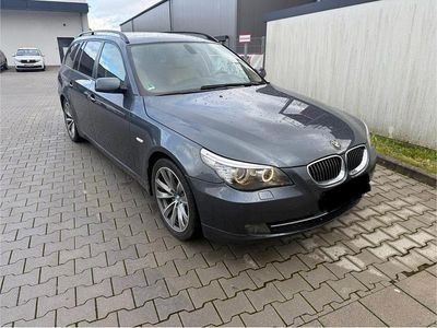 Gebraucht BMW 525 218 PS (160 kW) 2007 Grau Kombi