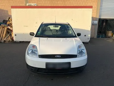 Gebraucht Ford Fiesta 90 PS (66 kW) 2003 Weiß Kleinwagen