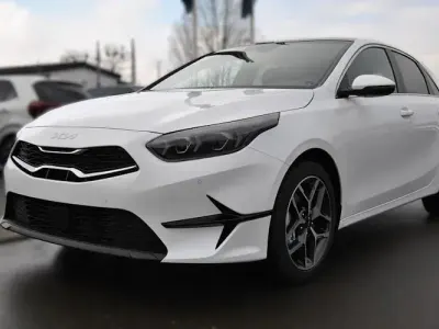 Używany Kia Ceed Platinum 140 KM (102 kW) 2025 Biały Hatchback