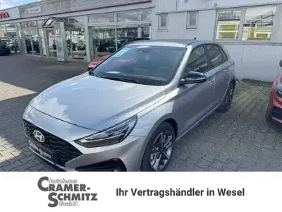 Neu Hyundai i30 Advantage 101 PS (74 kW) 2025 Shimmer silver Limousine