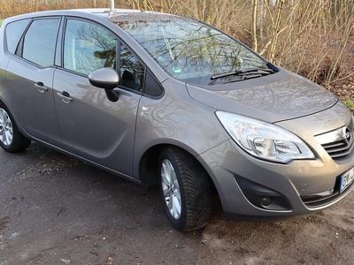 Braun Gebraucht 2012 Opel Meriva Van / Kleinbus | 3.990 € (Guter Preis)