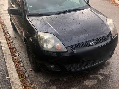 Schwarz Gebraucht 2006 Ford Fiesta Ambiente Kleinwagen | 2.300 € (Fairer Preis)