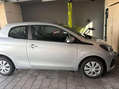 Gebraucht Peugeot 108 Active 69 PS (50 kW) 2015 Grau Kleinwagen