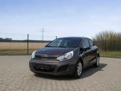 Gebraucht Kia Rio Edition 7 86 PS (63 kW) 2013 Braun Limousine