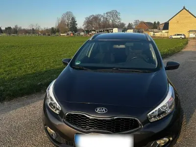 Gebraucht Kia Ceed Sportswagon FIFA World Cup Edition 99 PS (72 kW) 2014 Grau Kombi