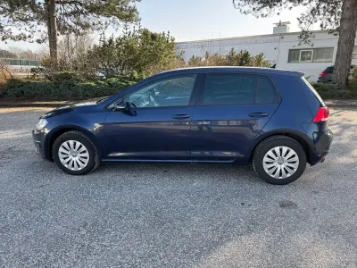 Second-hand VW Golf VII Trendline 110 CP (80 kW) 2014 Albastru Berlinǎ