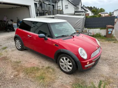 Używany Mini Cooper 116 KM (85 kW) 2001 Czerwony Hatchback