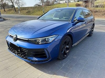 Gebraucht VW Passat R-line 265 PS (194 kW) 2024 Blau Kombi