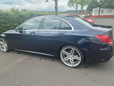 Gebraucht Mercedes C220 AMG line 170 PS (125 kW) 2018 Blau Limousine