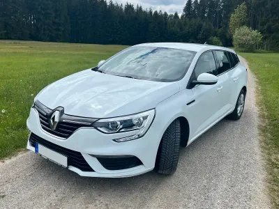 Używany Renault Mégane GrandTour Play 101 KM (74 kW) 2017 Biały Kombi