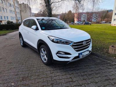 Gebraucht Hyundai Tucson Trend 141 PS (103 kW) 2016 Weiß SUV