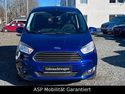 Blau Gebraucht 2017 Ford Tourneo Courier Trend Van / Kleinbus | 8.599 € (Etwas zu teuer)