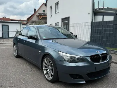 Gebraucht BMW 525 197 PS (144 kW) 2009 Blau Limousine