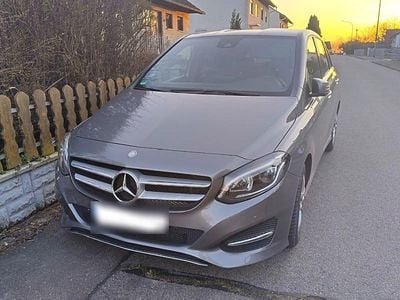 Gebraucht Mercedes B180 Urban 122 PS (89 kW) 2016 Grau Van / Kleinbus