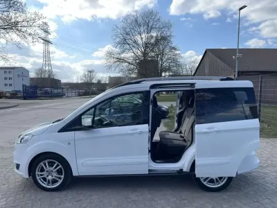 Second-hand Ford Tourneo Courier Titanium 101 CP (74 kW) 2017 Alb Monovolum