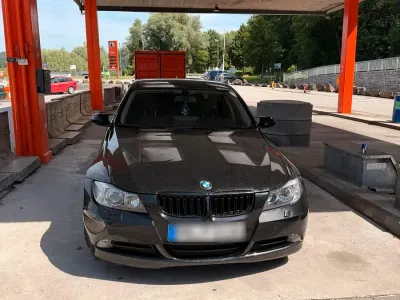 Gebraucht BMW 318 129 PS (94 kW) 2007 Schwarz Limousine