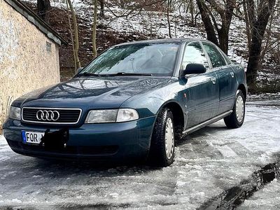 Grün Gebraucht 1995 Audi A4 Limousine | 600 €