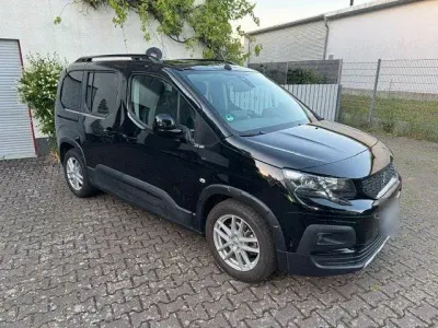 Gebraucht Peugeot Rifter GT 100 kW (136 PS) 2023 Schwarz Van / Kleinbus