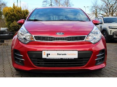 Gebraucht Kia Rio DREAM-TEAM Edition 84 PS (61 kW) 2015 Rot Limousine