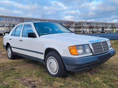 Gebraucht Mercedes E230 132 PS (97 kW) 1987 Weiß Limousine