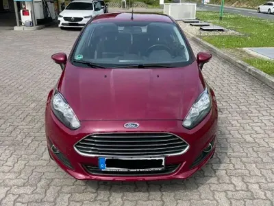 Gebraucht Ford Fiesta SYNC Edition 80 PS (58 kW) 2015 Rot Kleinwagen