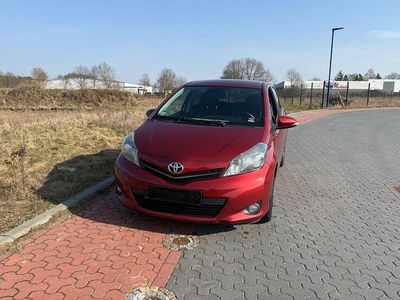 Gebraucht Toyota Yaris Club 90 PS (66 kW) 2011 Rot Kleinwagen