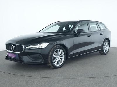 Gebraucht Volvo V60 Momentum 163 PS (119 kW) 2022 Black solid Kombi