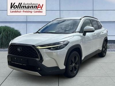 Gebraucht Toyota Corolla Cross Team 197 PS (144 kW) 2022 Platinumweiß perleffekt SUV