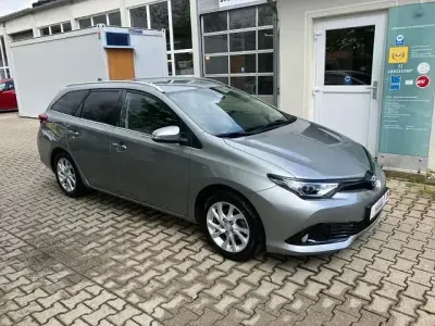 Gebraucht Toyota Auris Team 116 PS (85 kW) 2018 New medium silver frey Kombi