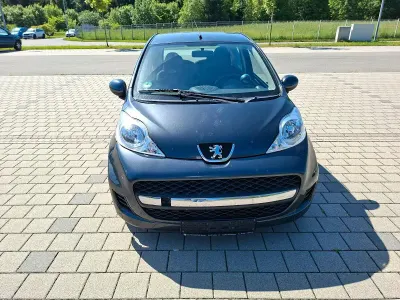Gebraucht Peugeot 107 68 PS (50 kW) 2010 Grau Kleinwagen