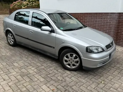 Gebraucht Opel Astra Enjoy 84 PS (61 kW) 2004 Silber Limousine