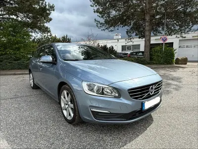 Używany Volvo V60 150 KM (110 kW) 2017 Niebieski Kombi