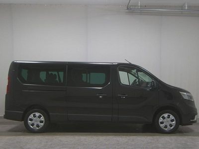 Second-hand Renault Trafic Life 150 CP (110 kW) 2023 Negru Monovolum