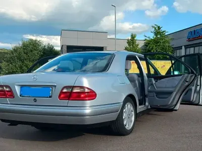 Gebraucht Mercedes E320 220 PS (161 kW) 1996 Silber Limousine