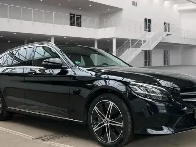 Używany Mercedes C300e Avantgarde 320 KM (235 kW) 2021 Czarny Sedan/Limuzyna